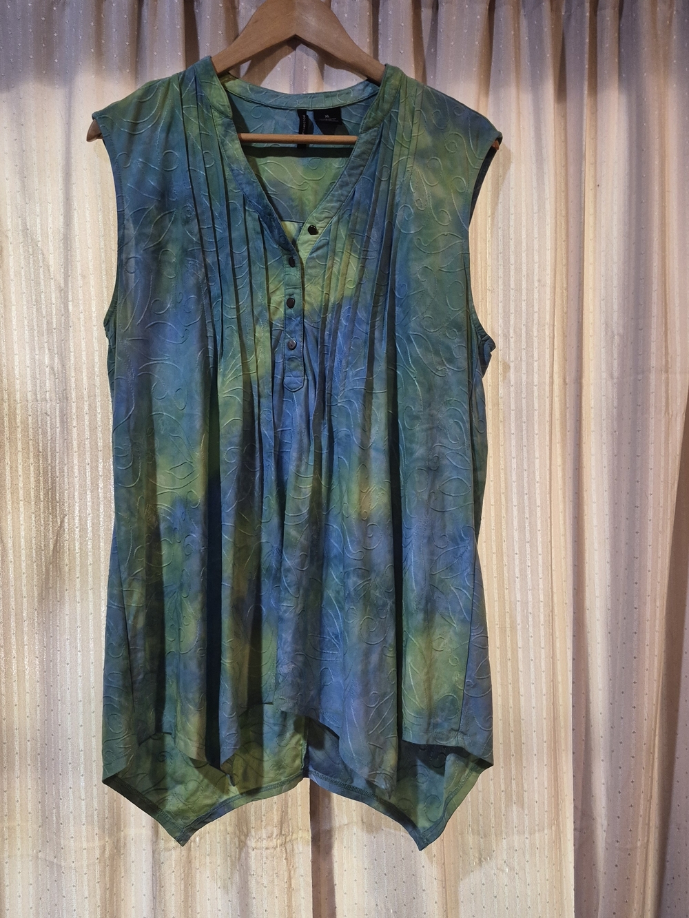 New Directions Artsy Tie Dye Pintuck Sleeveless Handkerchief Tunic Top XL
